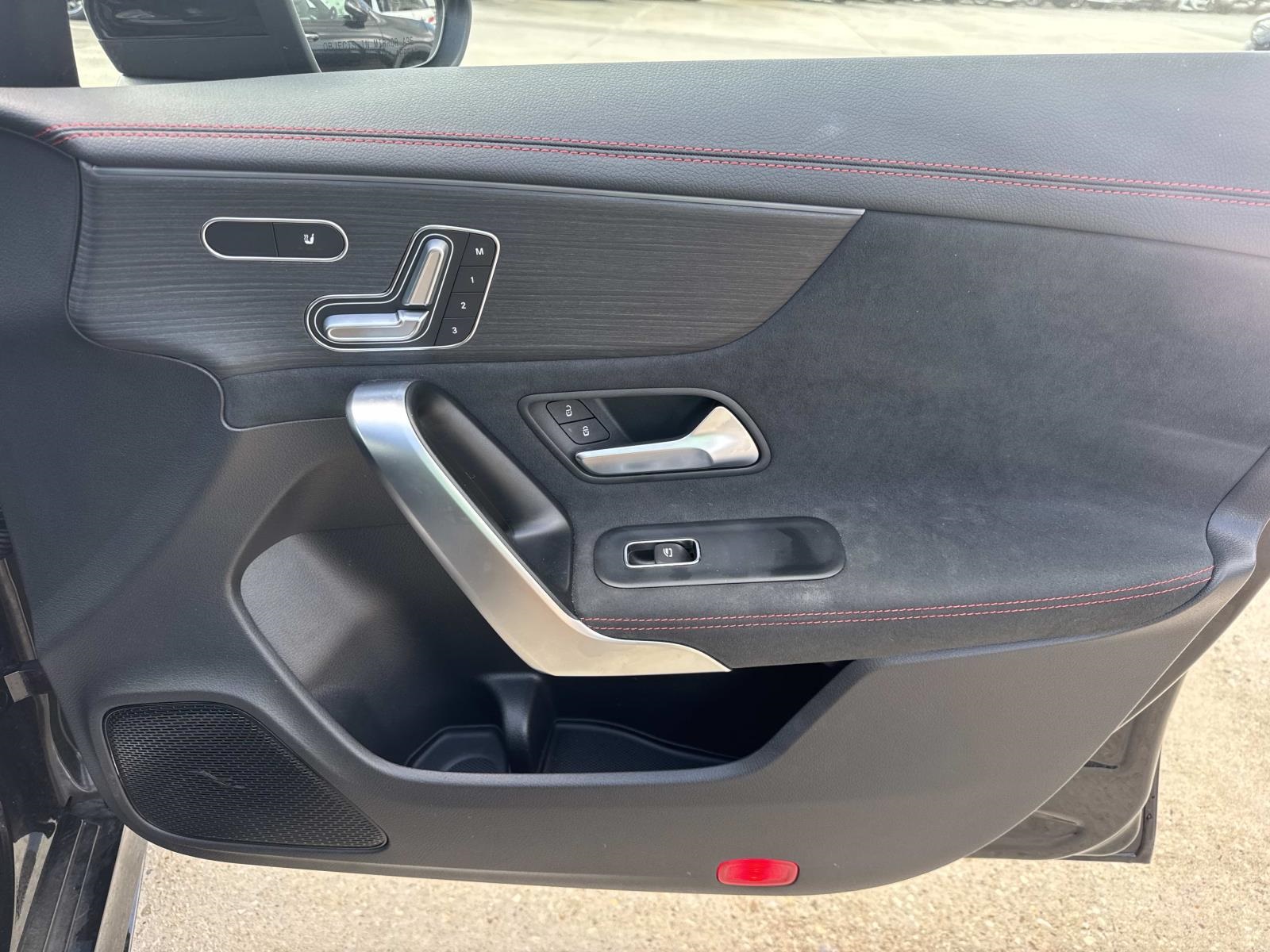 2025 Mercedes Benz CLA 250 photo 12