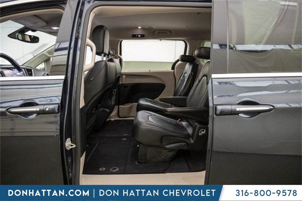 2020 Chrysler Pacifica Touring L photo 18