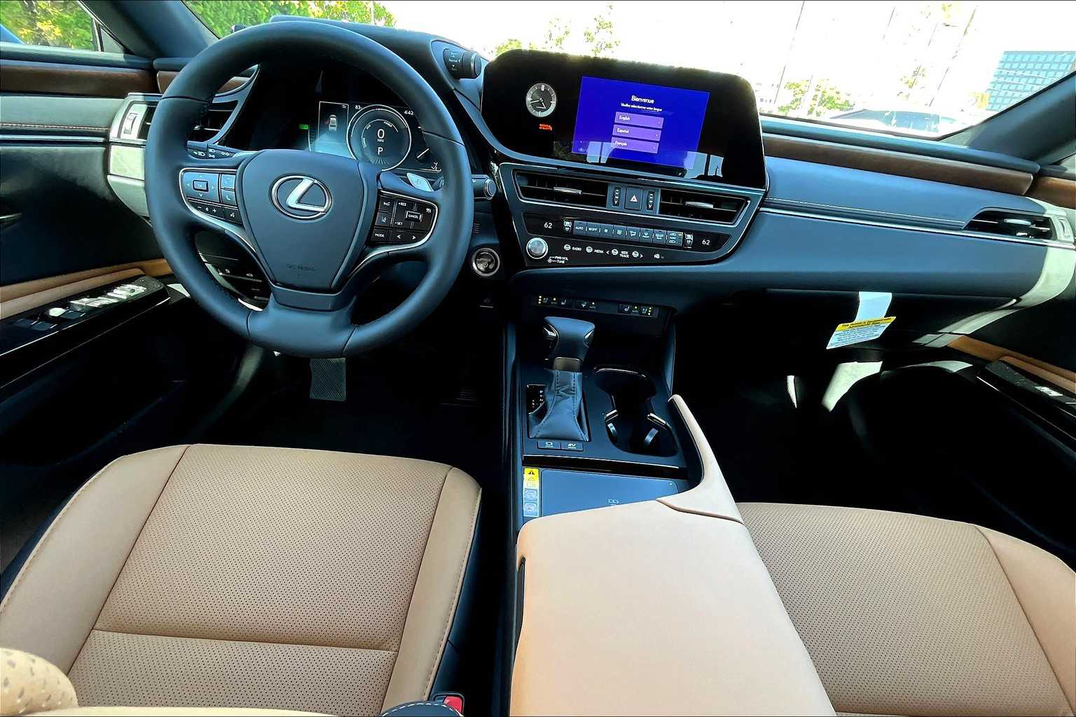2025 Lexus ES 300h photo 5