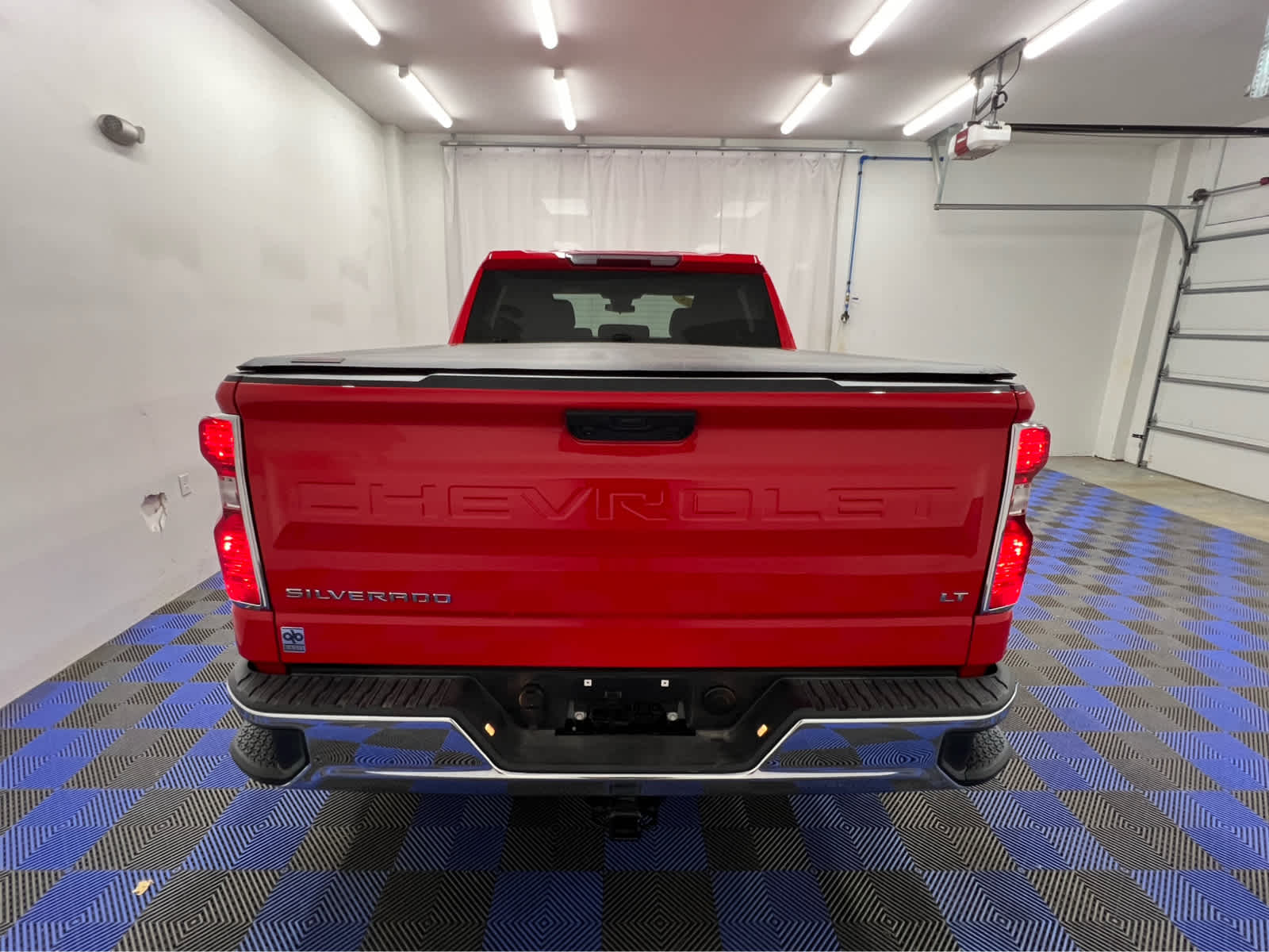 2025 Chevrolet Silverado 1500 LT photo 3