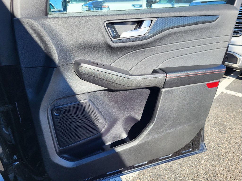 2024 Ford Escape ST-Line photo 12