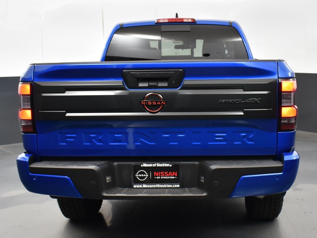 2025 Nissan Frontier photo 6