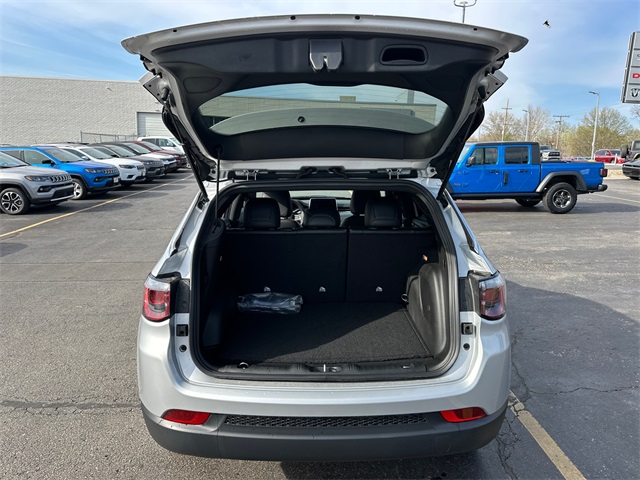 2025 Jeep Compass Latitude photo 8