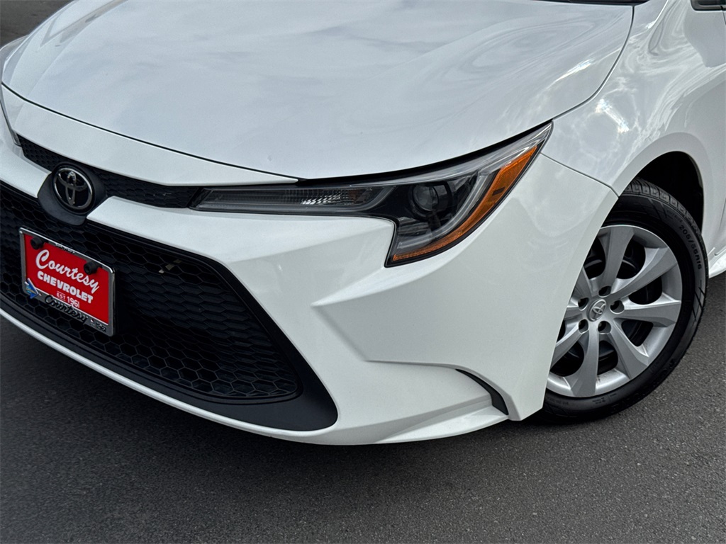 2022 Toyota Corolla LE photo 3