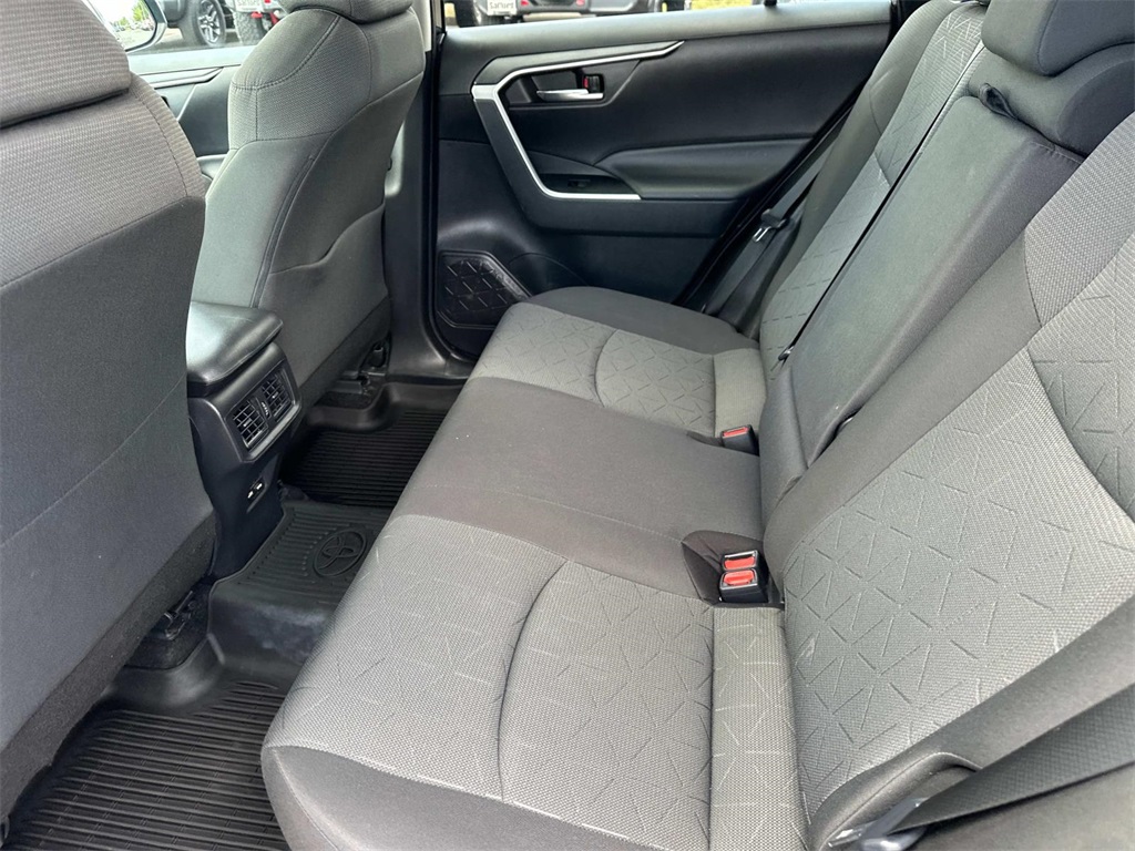 2021 Toyota RAV4 Hybrid XLE photo 15