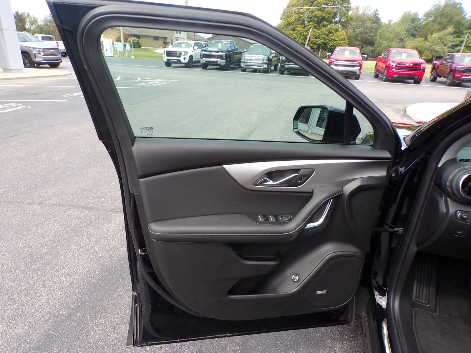 2025 Chevrolet Blazer 3LT photo 2