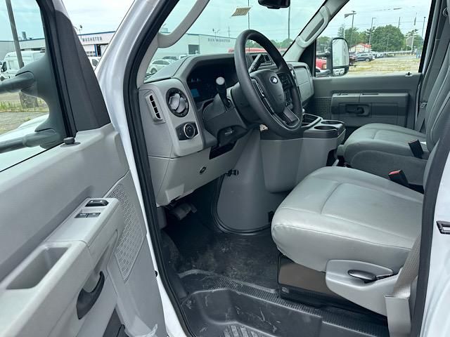 2024 Ford E-450 Cutaway photo 22