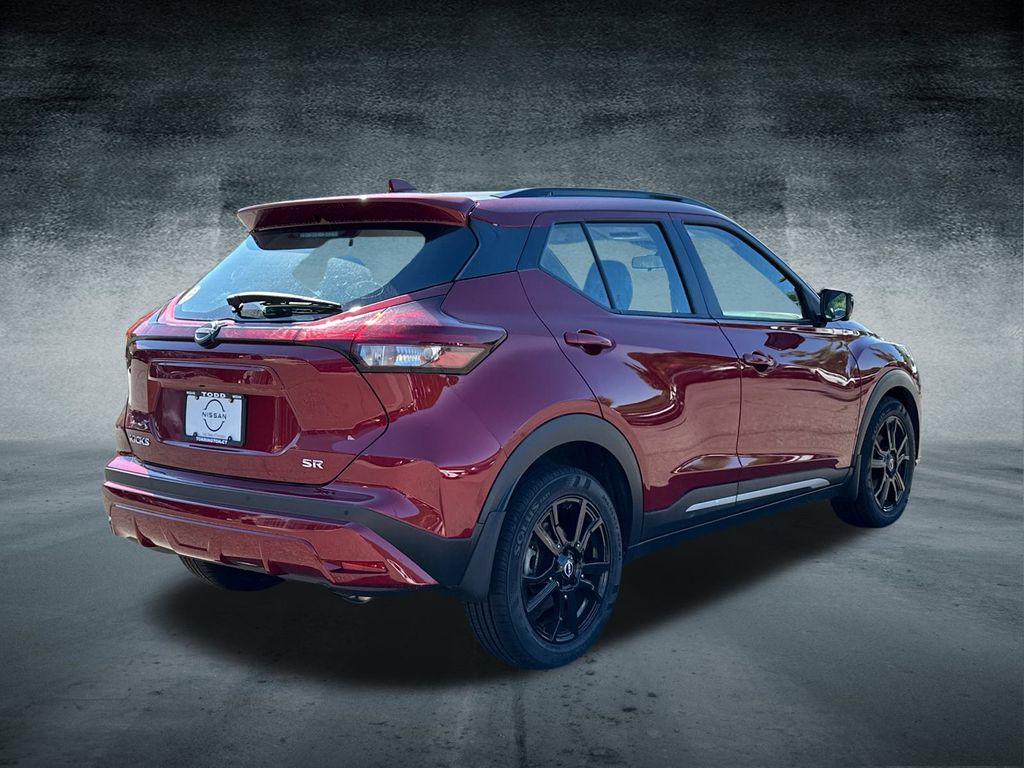 2022 Nissan Kicks SR photo 4