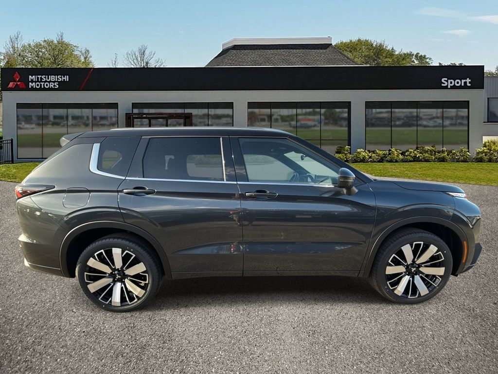 2025 Mitsubishi Outlander SEL photo 2