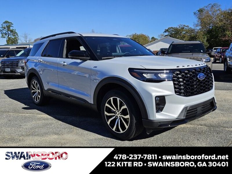 2026 Ford Explorer ST-LINE's photo