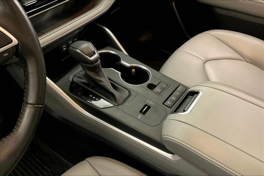 2022 Toyota Highlander Hybrid XLE photo 13