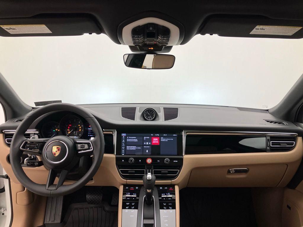 2025 Porsche Macan T photo 23