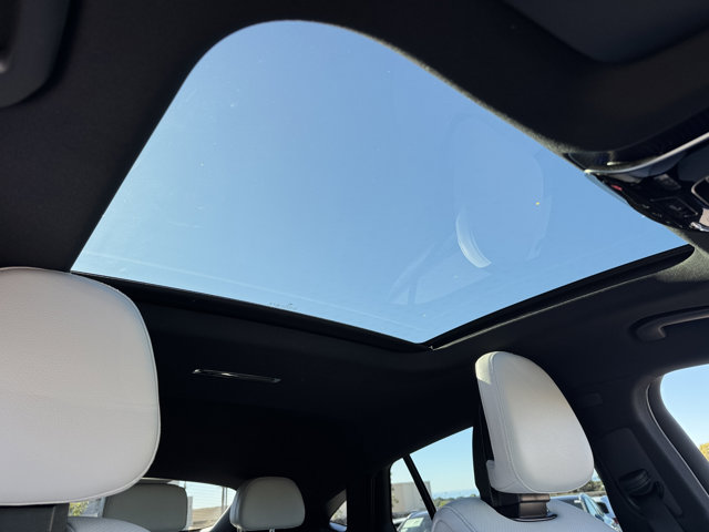 2026 Mercedes Benz GLC 300 4MATIC photo 2