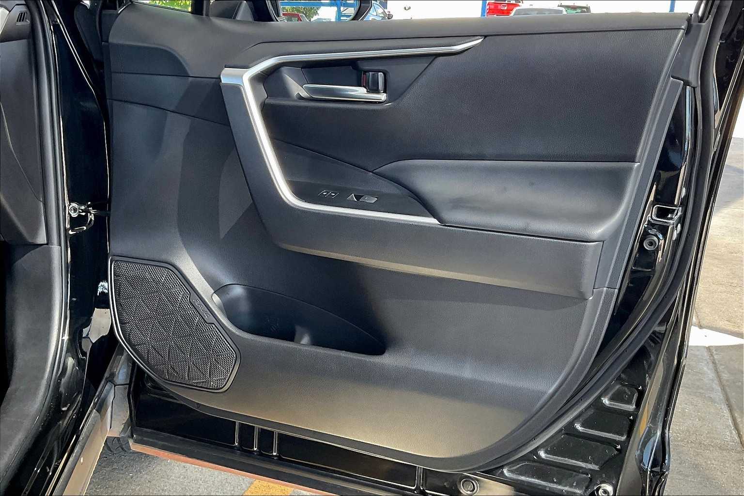 2024 Toyota RAV4 XLE photo 22