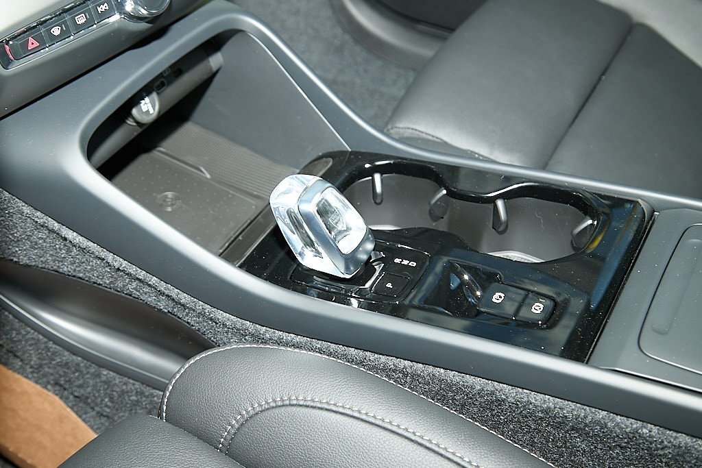 2026 VOLVO XC40 - Image 15