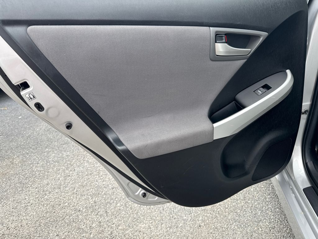 2015 Toyota Prius Four photo 21