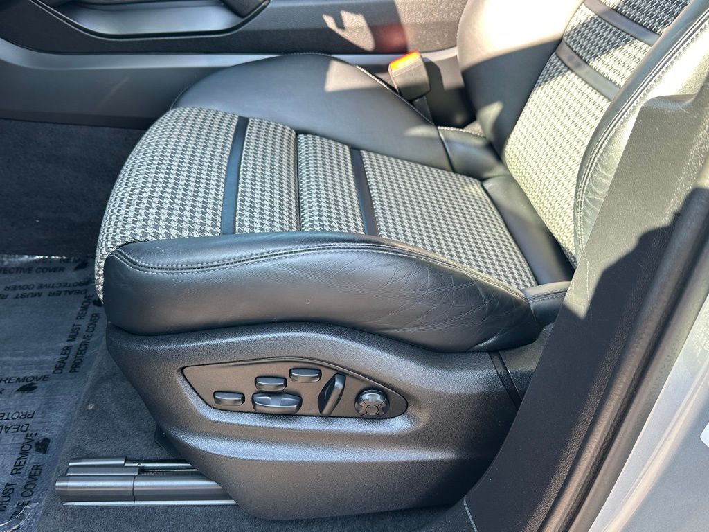 2022 Porsche Cayenne Coupe Base photo 23