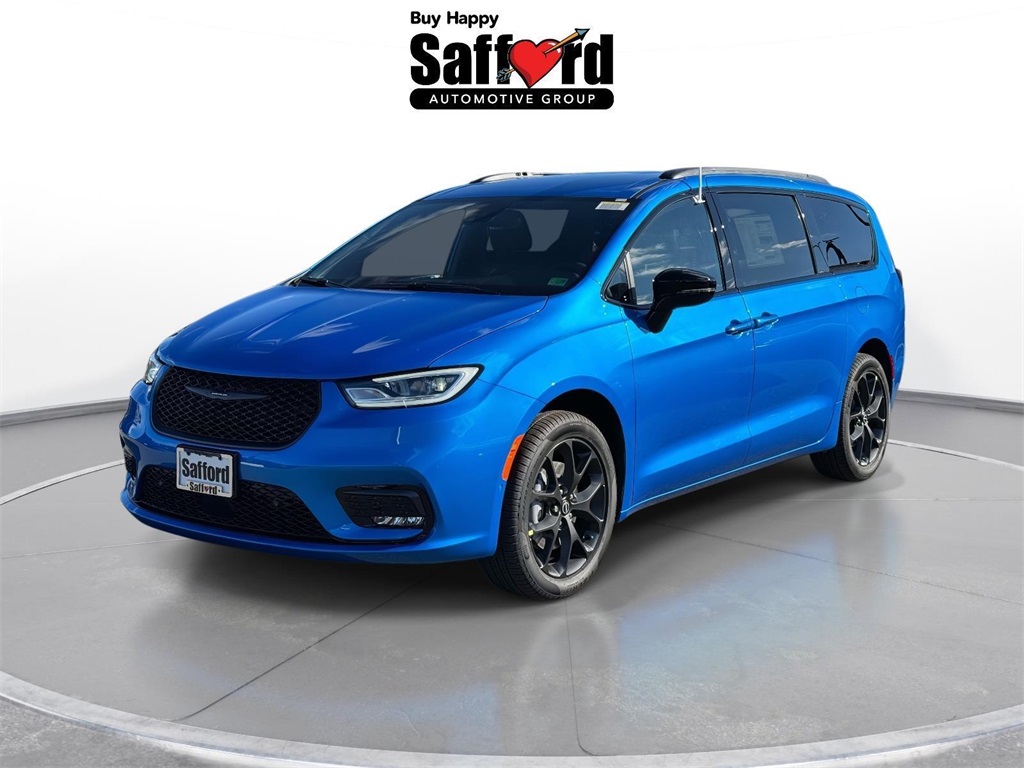 2026 Chrysler Pacifica Select's photo