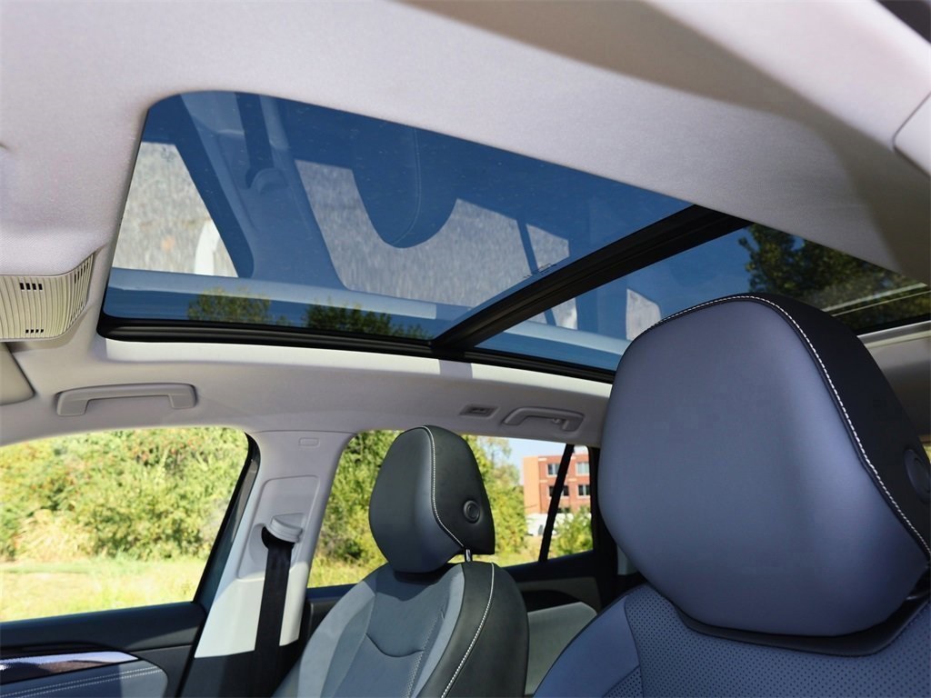 2025 Volkswagen Tiguan SE photo 12