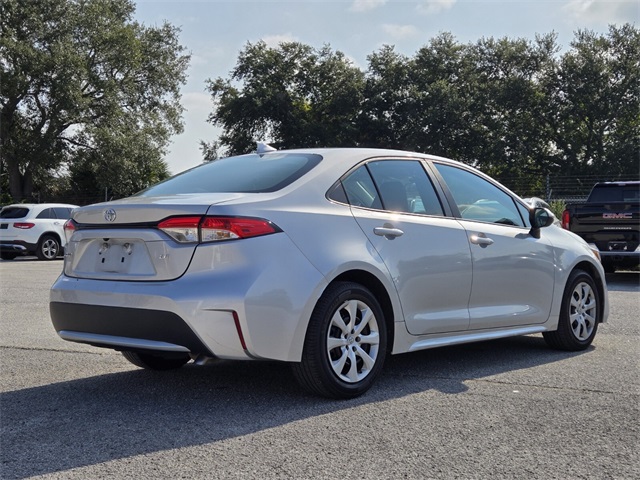 2021 Toyota Corolla LE photo 3