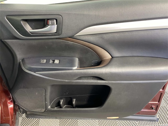 2019 Toyota Highlander SE XLE photo 16