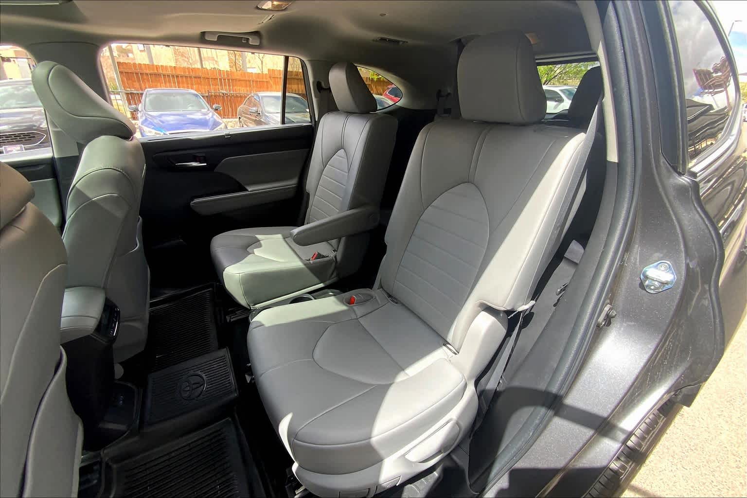 2022 Toyota Highlander XLE photo 39