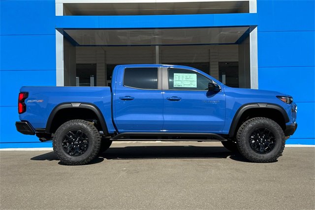 2025 Chevrolet Colorado ZR2 photo 3