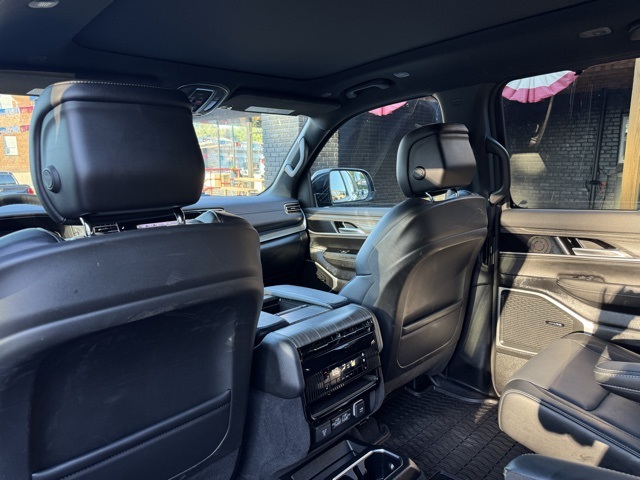 2024 Jeep Wagoneer Series II photo 11