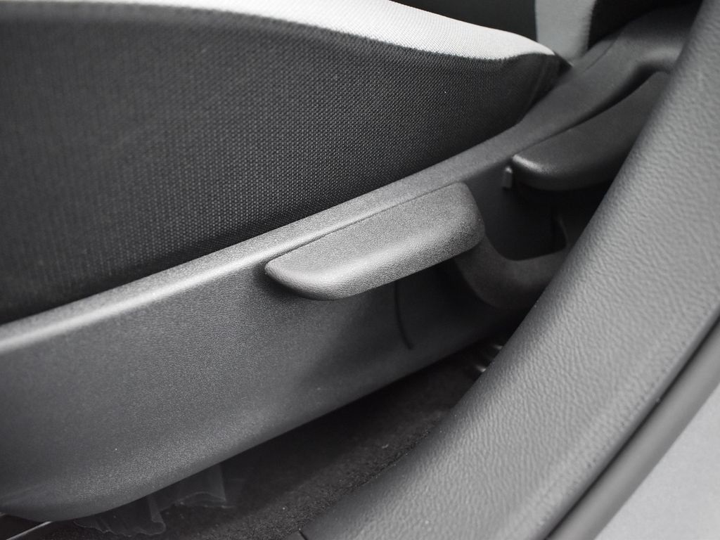 2025 Nissan Versa 1.6 S photo 25
