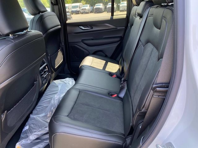 2025 Jeep Grand Cherokee Altitude X photo 4