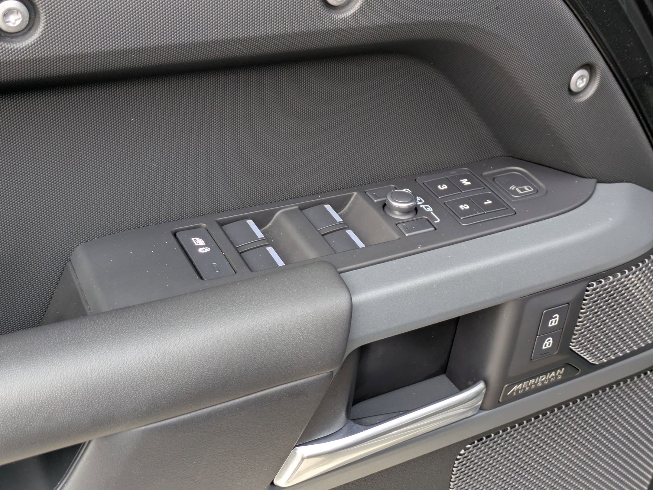 2023 Land Rover Defender 110 X photo 10