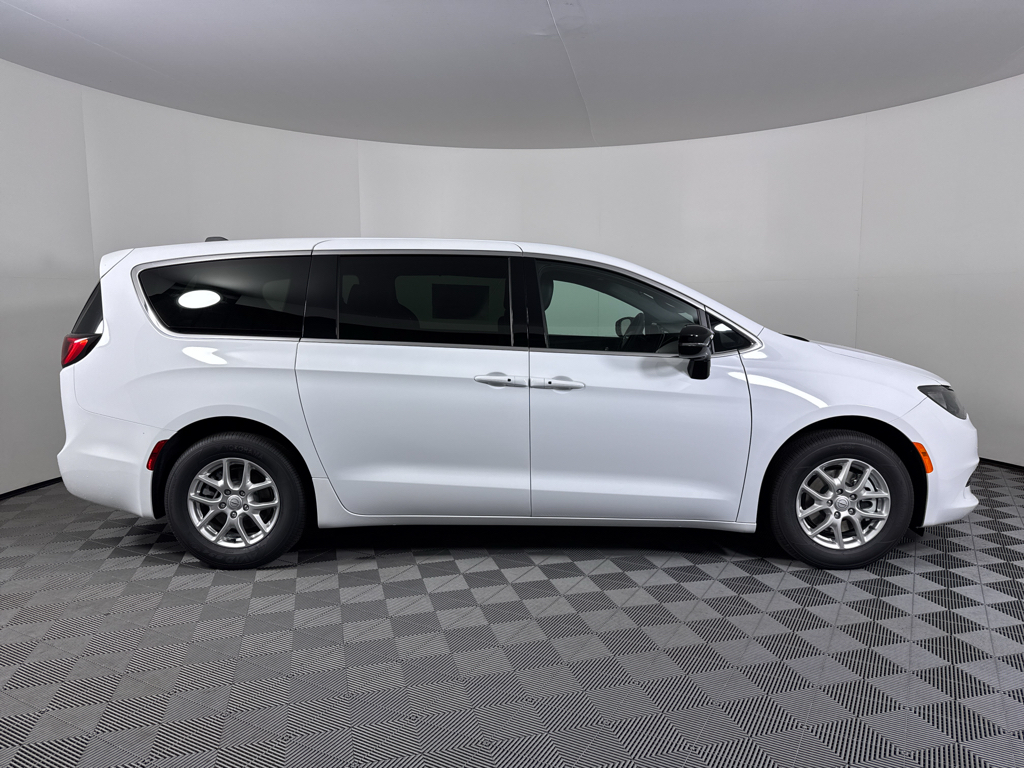 2026 Chrysler Voyager LX photo 12