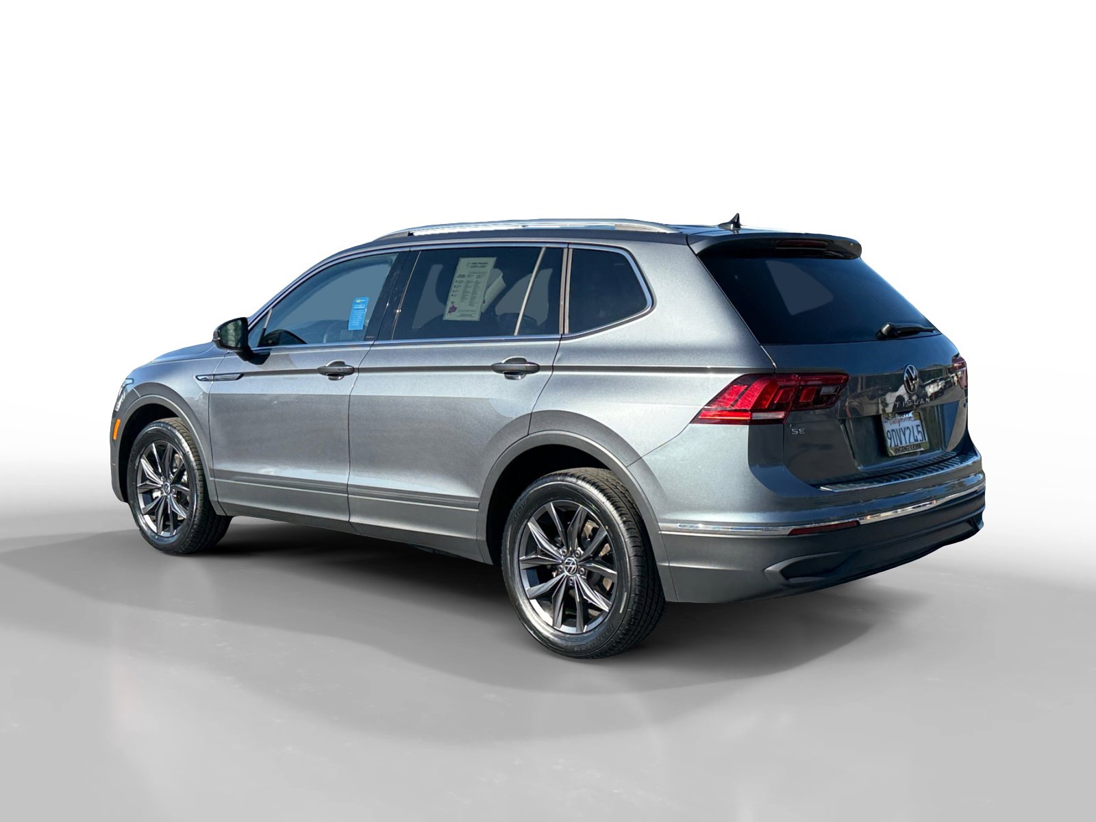 2022 Volkswagen Tiguan SE photo 3