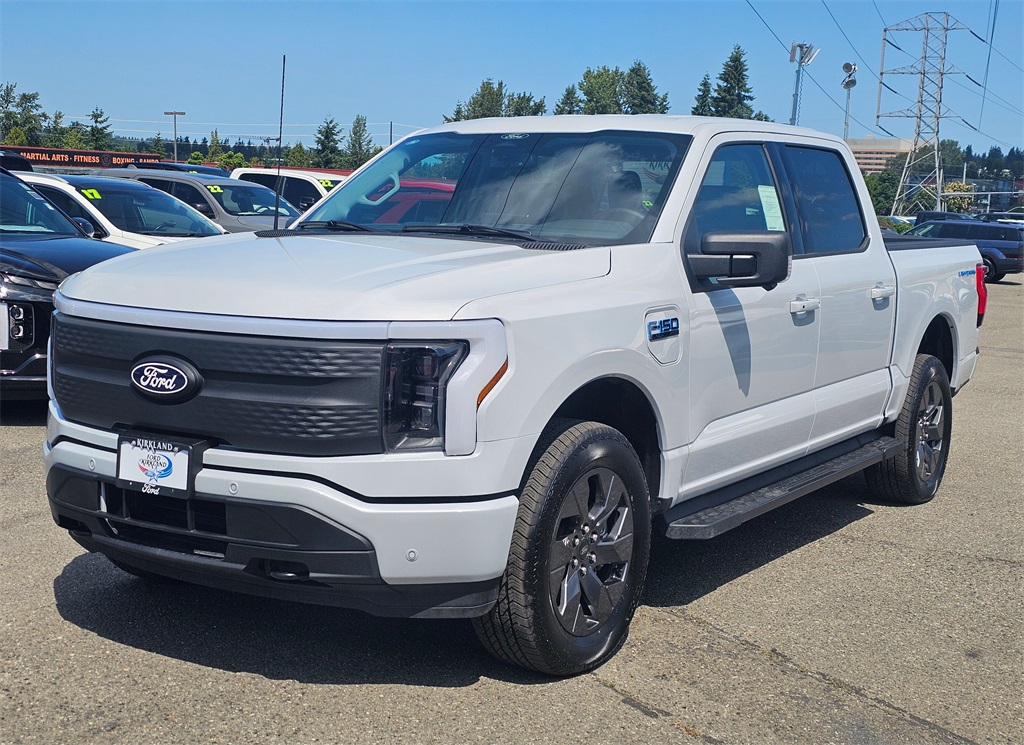 2025 Ford F-150 Lightning photo 3