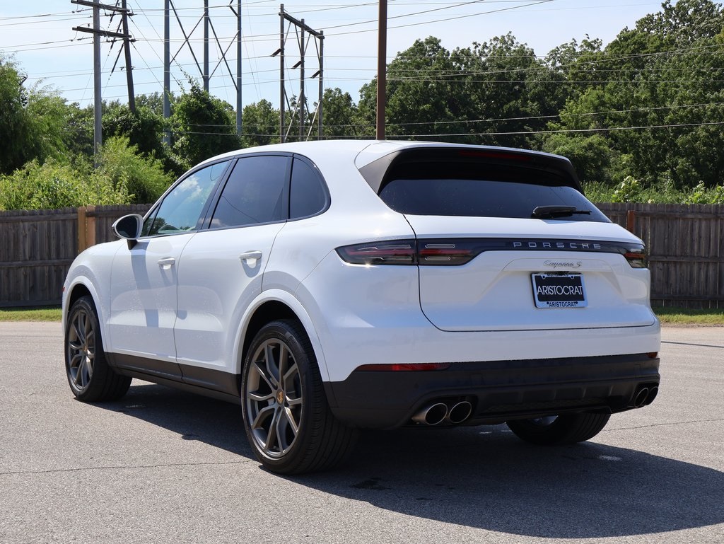2022 Porsche Cayenne S photo 3