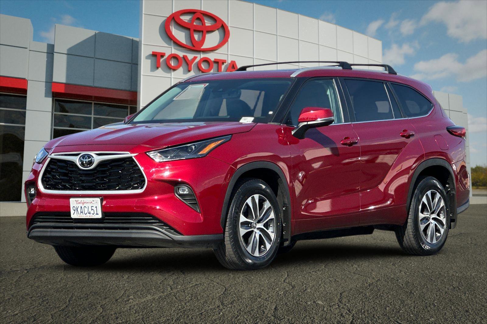 2023 Toyota Highlander L photo 7
