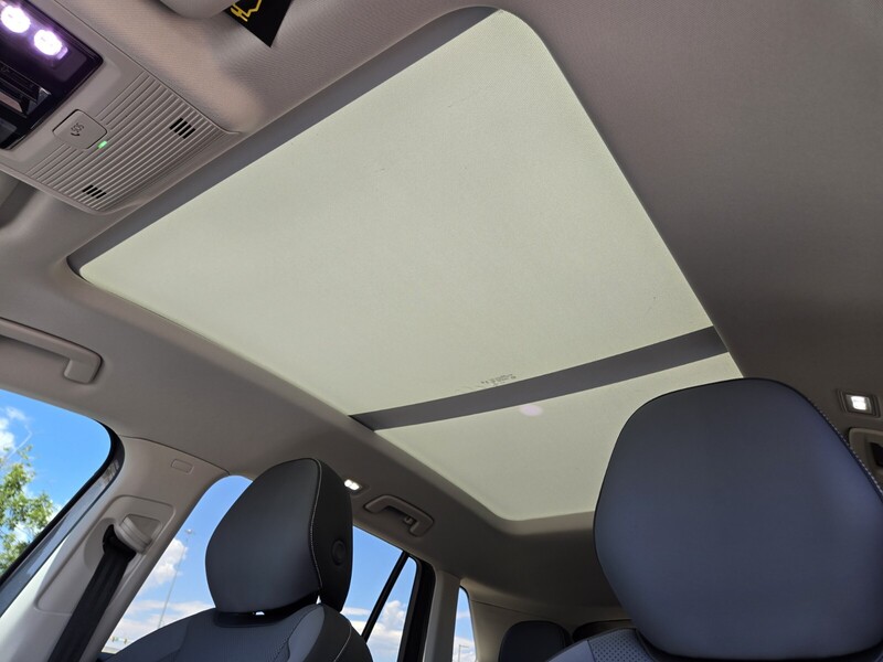 2025 Volkswagen Tiguan SE photo 3