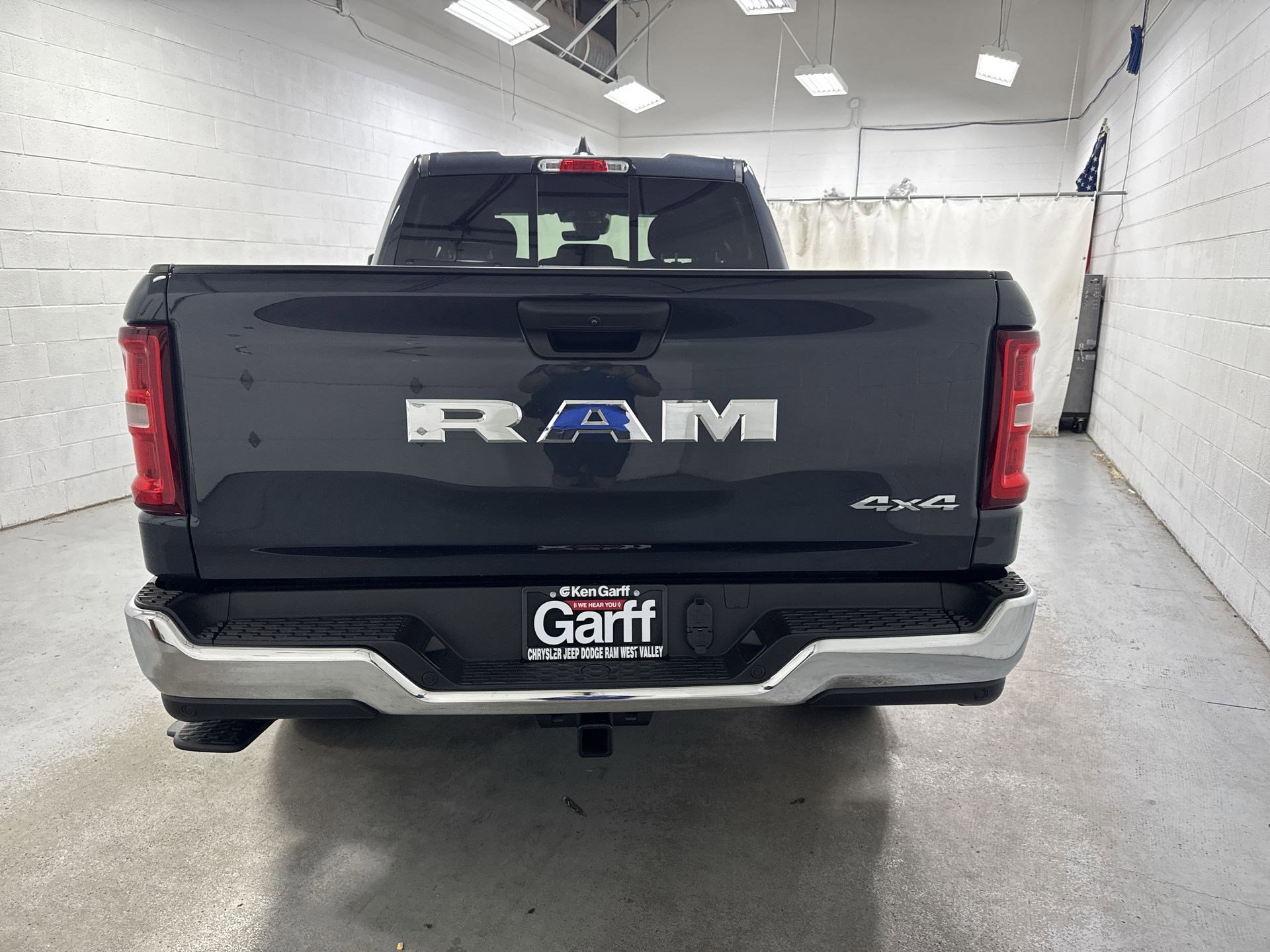 2025 Ram 1500 Tradesman photo 3