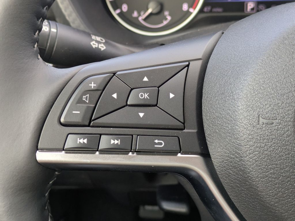 2025 Nissan Sentra SV photo 16