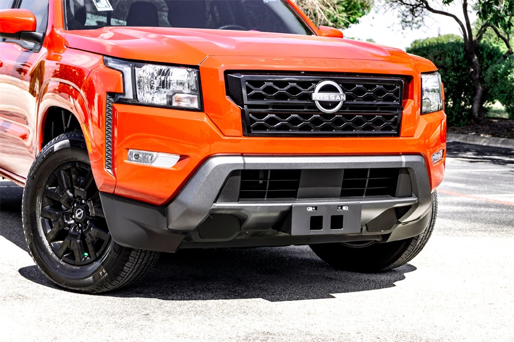 2024 Nissan Frontier SV photo 3