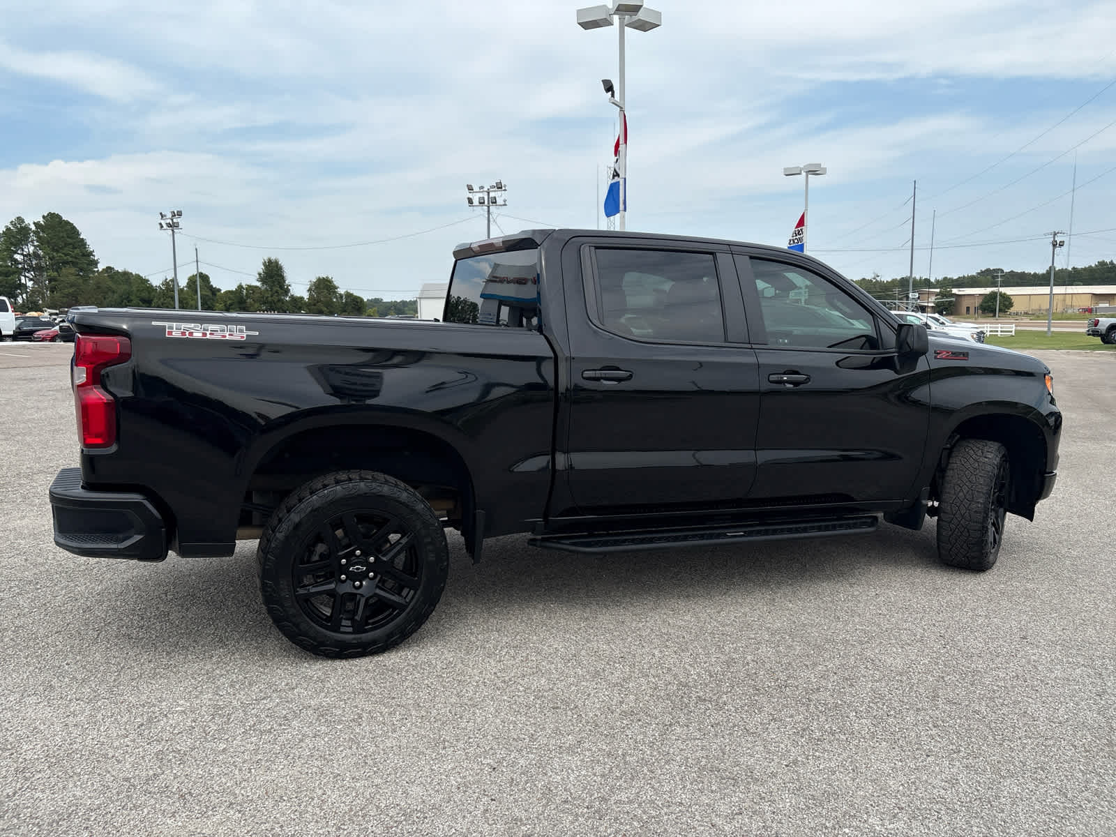 2023 Chevrolet Silverado 1500 LT Trail Boss photo 2