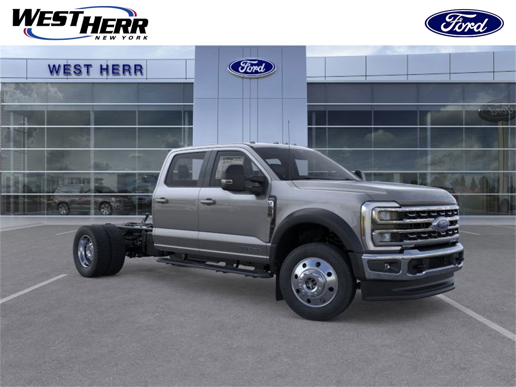 2025 Ford F-550 Super Duty Chassis Cab Lariat's photo