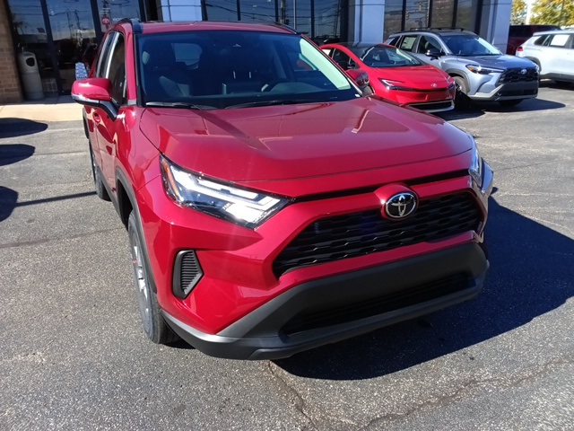 2025 Toyota RAV4 XLE's photo
