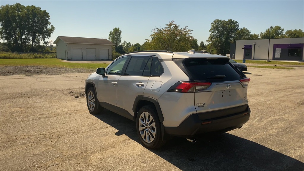2022 Toyota RAV4 XLE Premium photo 6