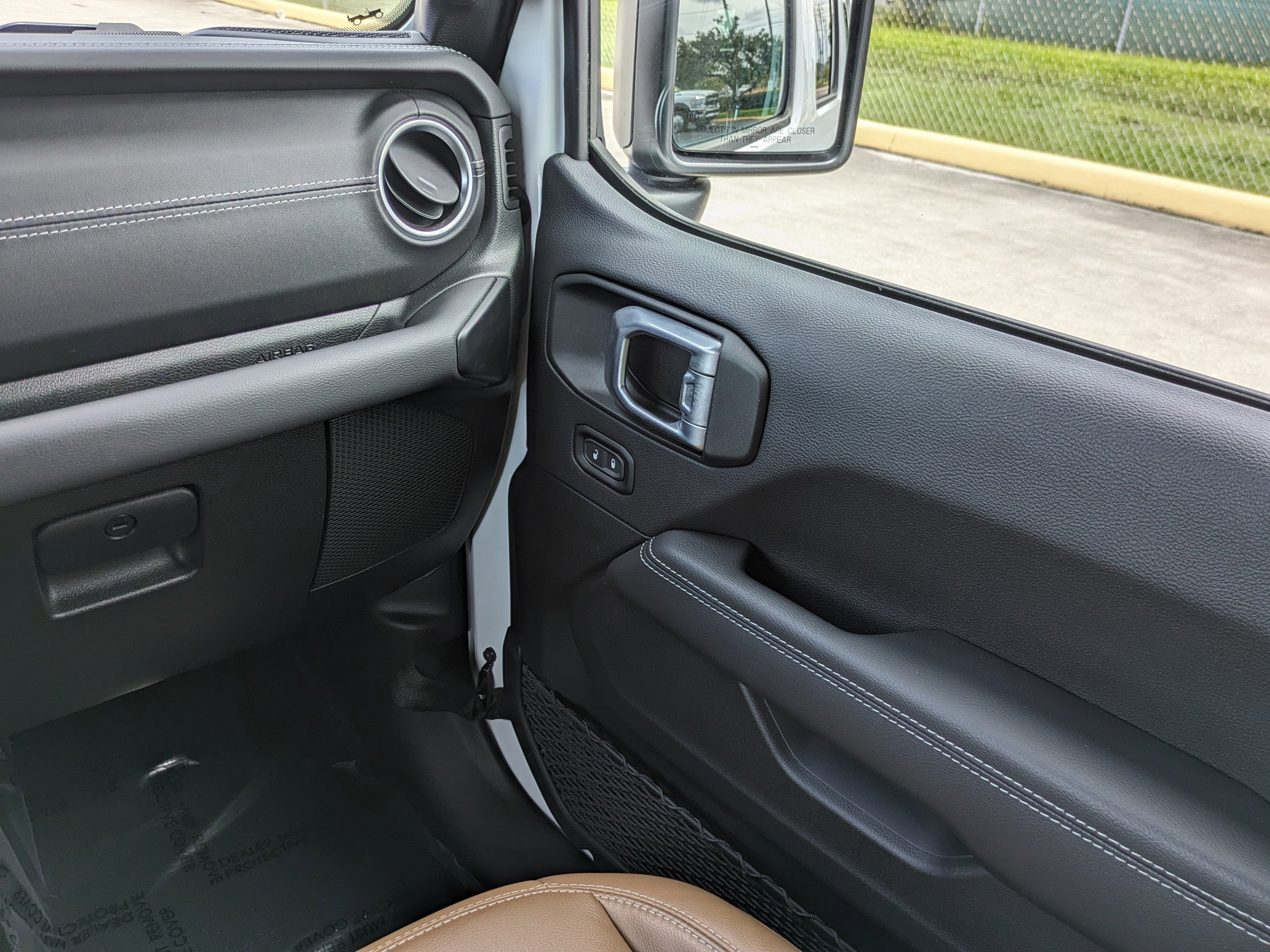 2023 Jeep Wrangler Sahara 4xe photo 16