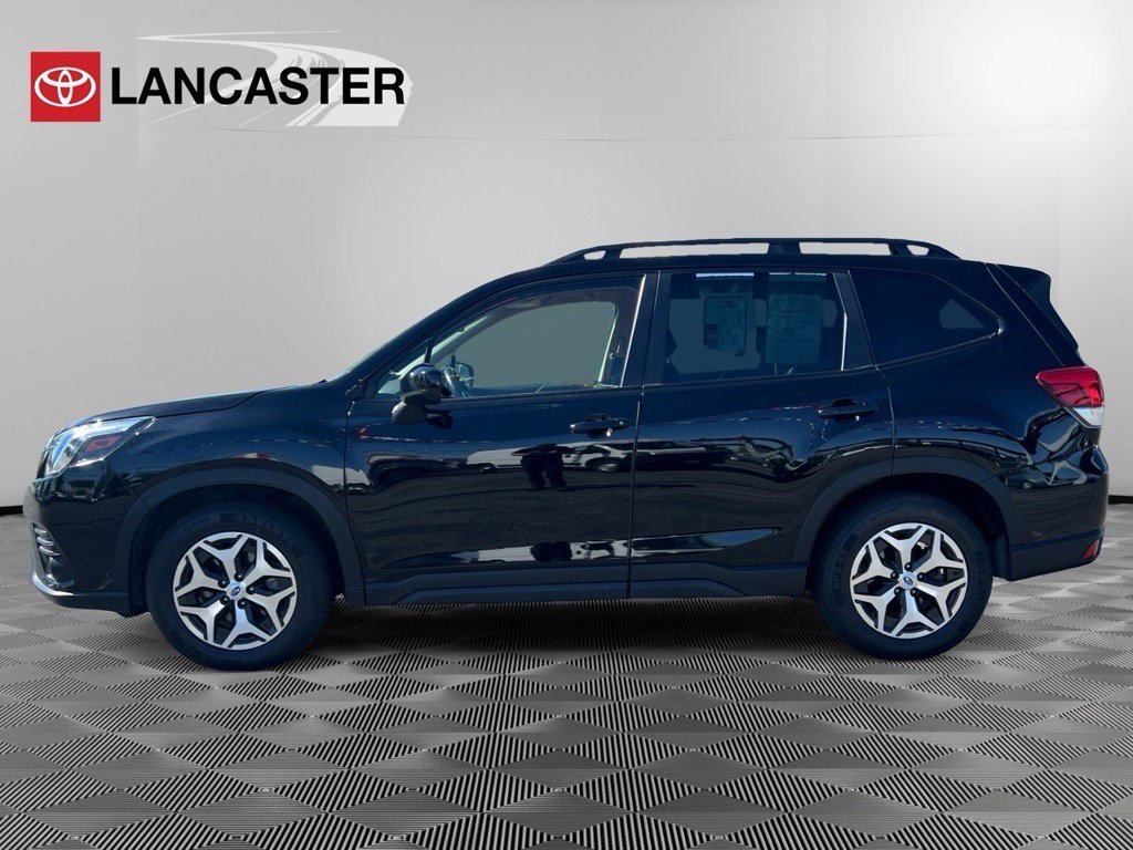 2023 Subaru Forester Premium photo 2