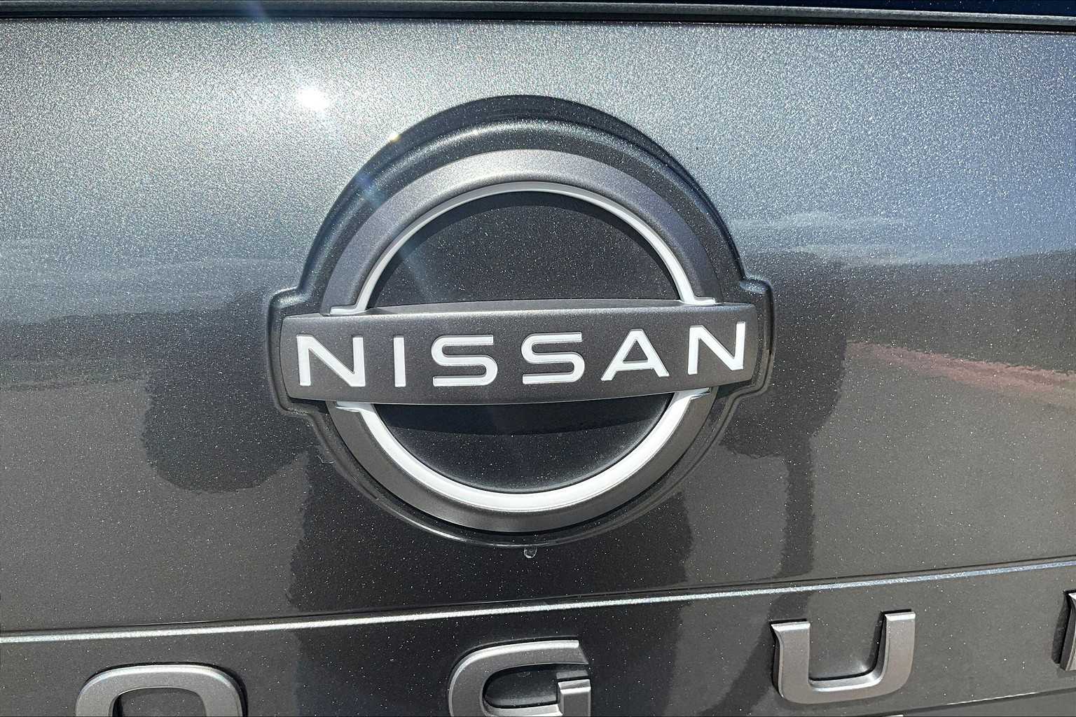 2025 Nissan Rogue SV photo 8