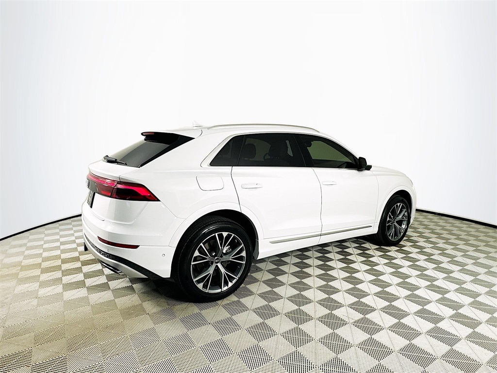 2025 Audi Q8 55 Premium Plus photo 7
