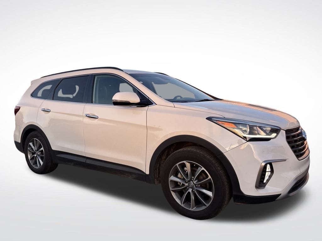 2019 Hyundai Santa Fe SE's photo
