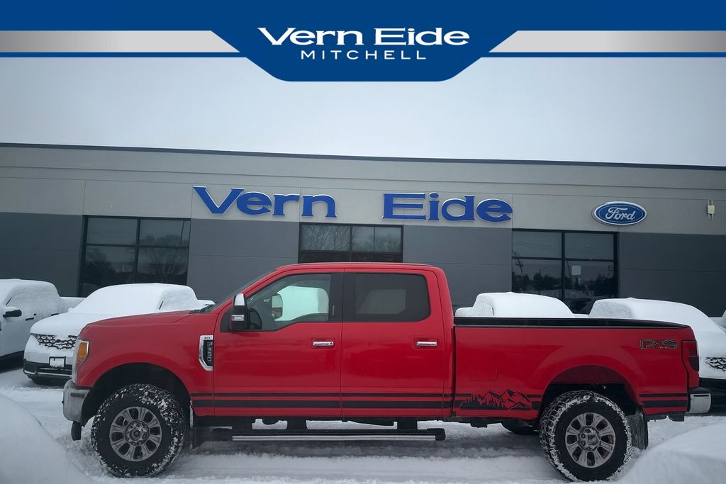 2017 Ford F-350 Super Duty XLT's photo